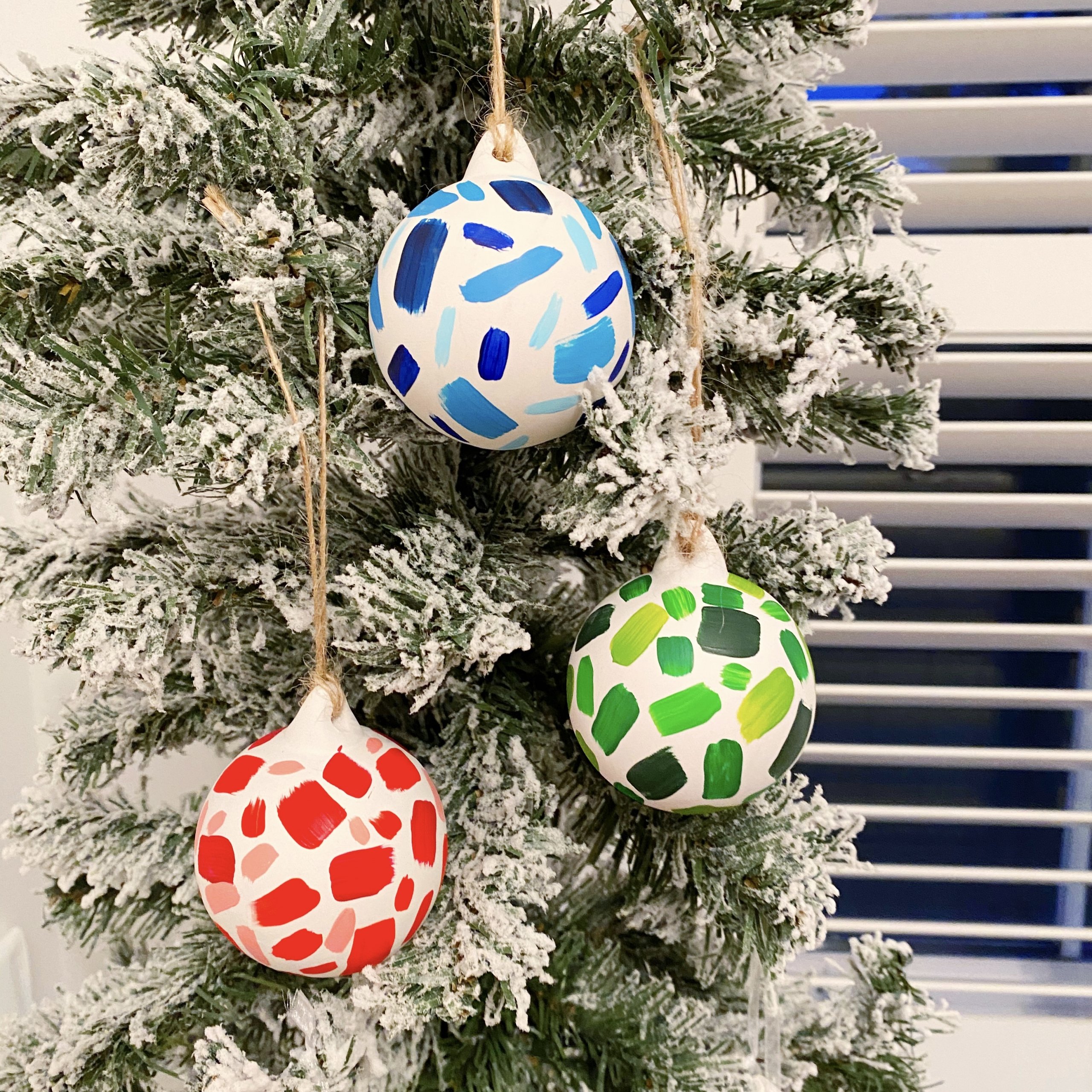 Christmas-Baubles-img